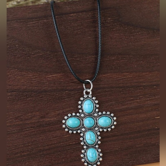 Turquoise decor cross necklace - Picture 3 of 4